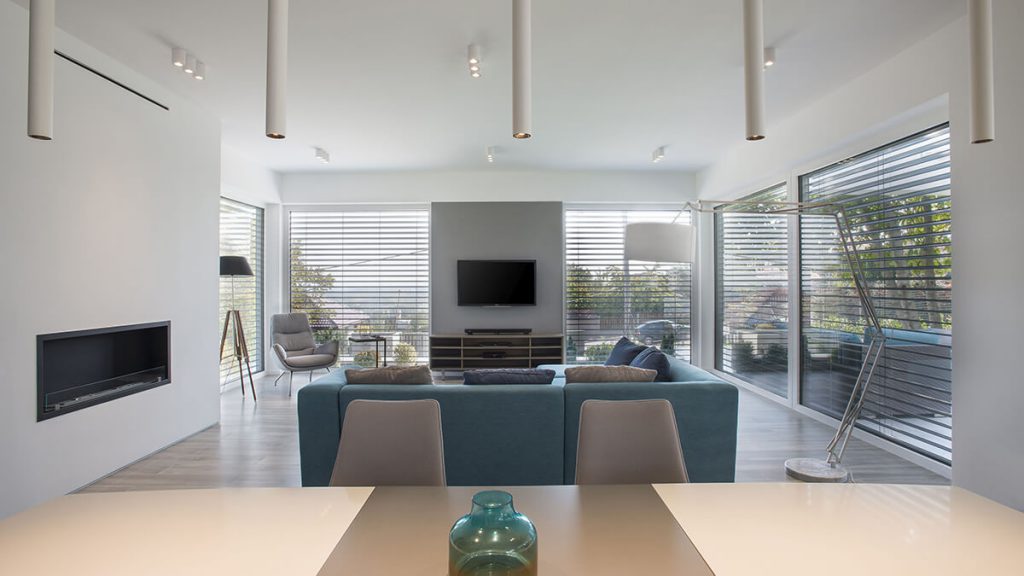 Nappali hatalmas üvegfelületekkel