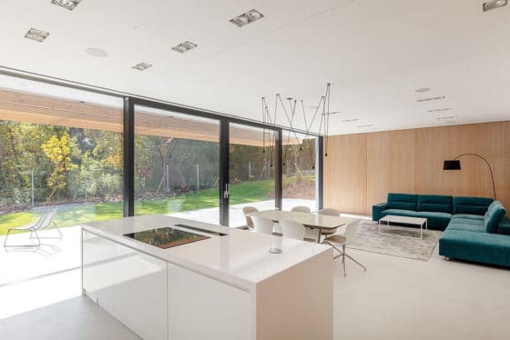 Kétoldalra kitolható tolóajtó