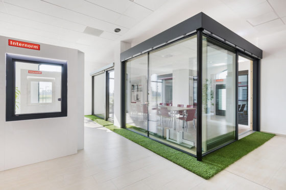 Teraszajtó megoldás üvegsarokkal